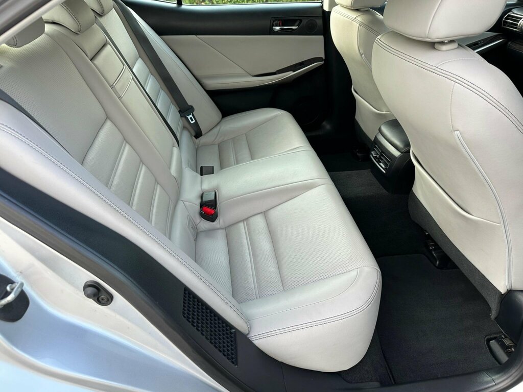 Lexus IS 200T F-sport Silver #32