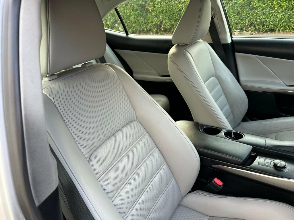 Lexus IS 200T F-sport Silver #26