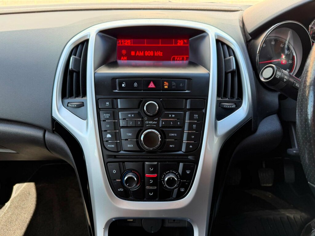 Vauxhall Astra 1.6I Tech Line Gt Euro 6 White #23