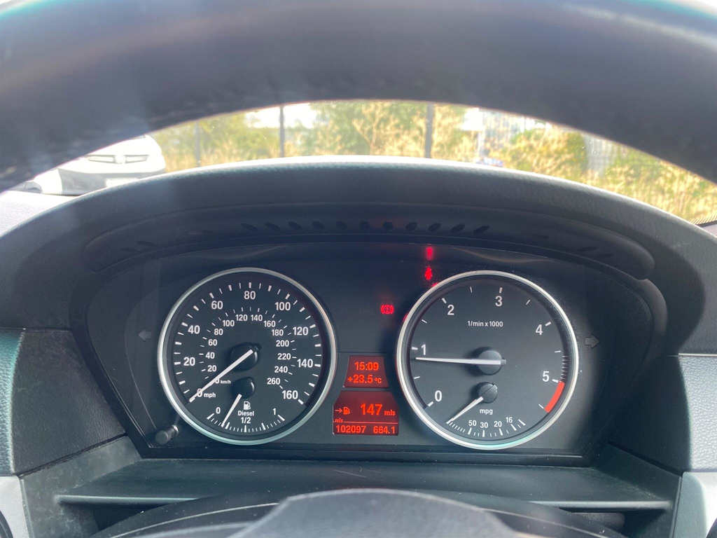 BMW 5 Series Saloon Silver #14