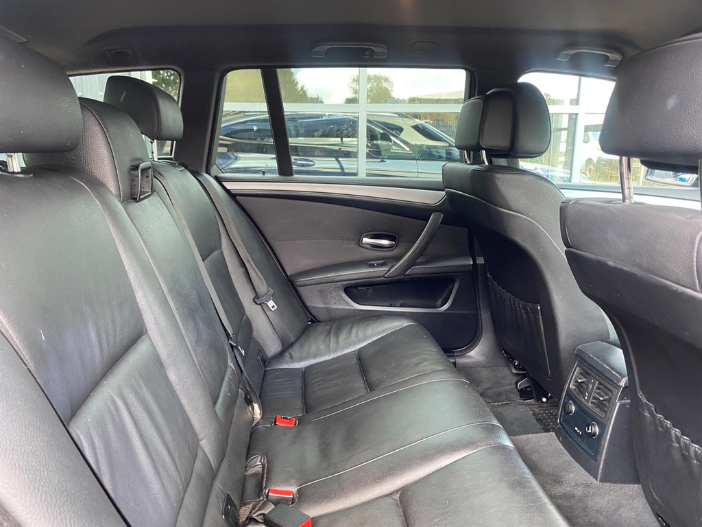 BMW 5 Series Saloon Silver #16