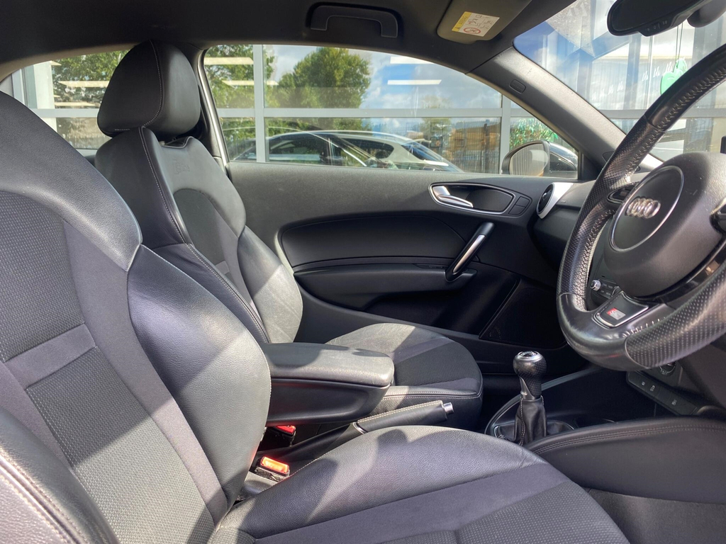Audi A1 1.6 Tdi S Line Style Edition Euro 5 Ss  #3