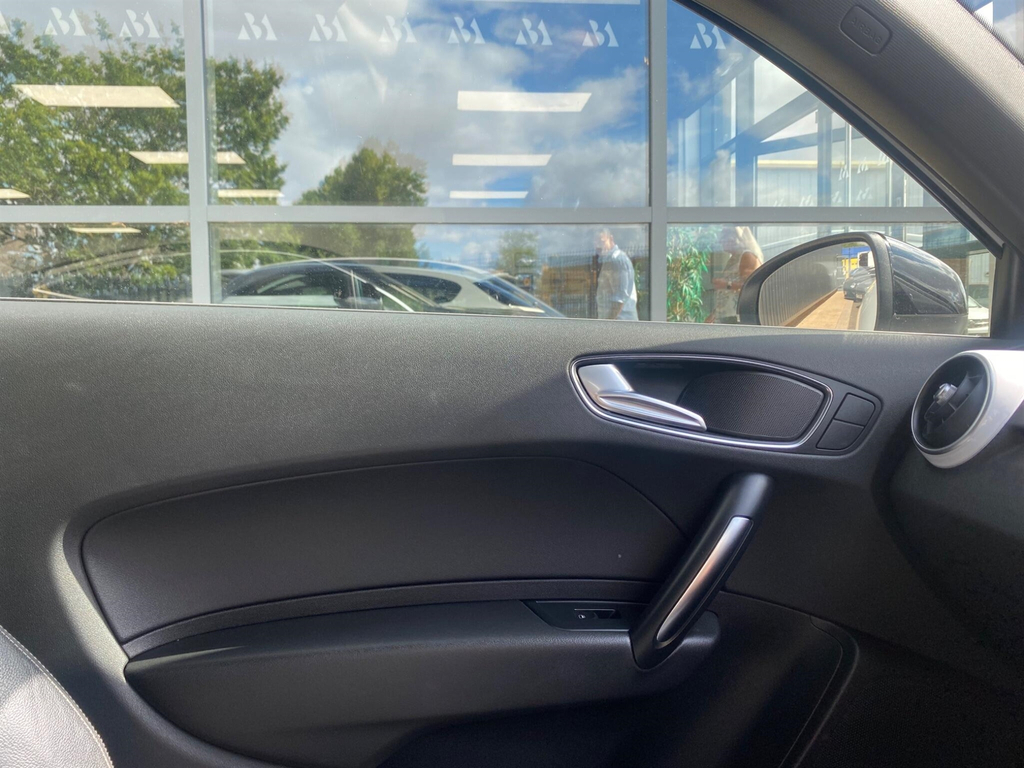 Audi A1 1.6 Tdi S Line Style Edition Euro 5 Ss  #6