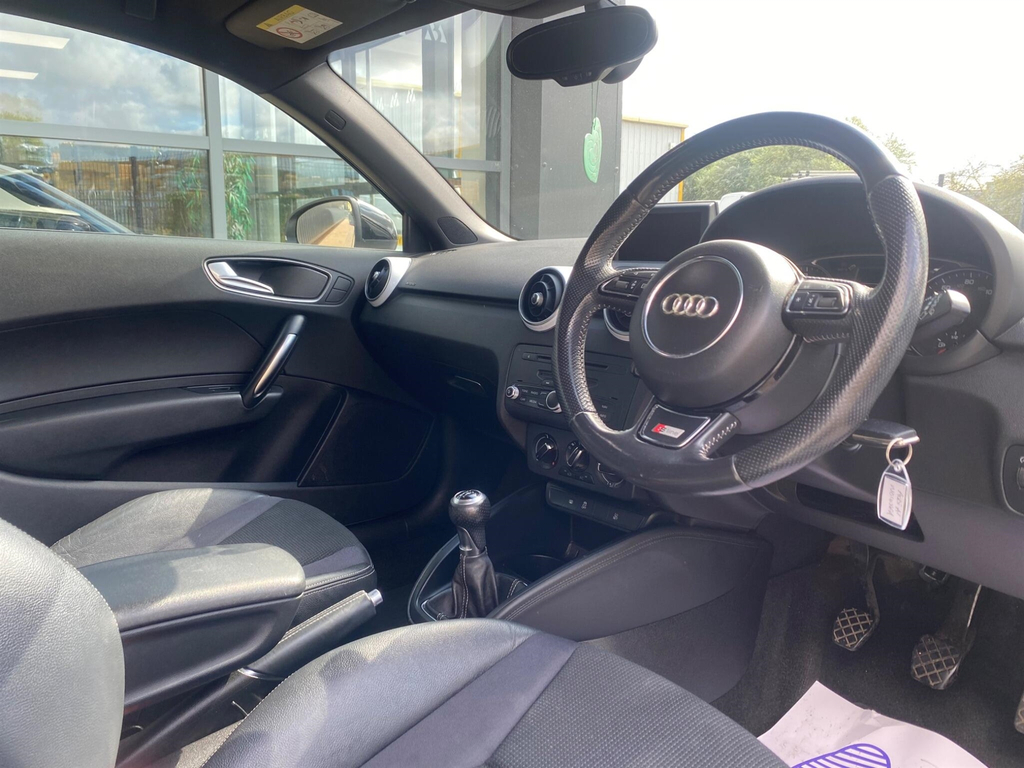Audi A1 1.6 Tdi S Line Style Edition Euro 5 Ss  #4