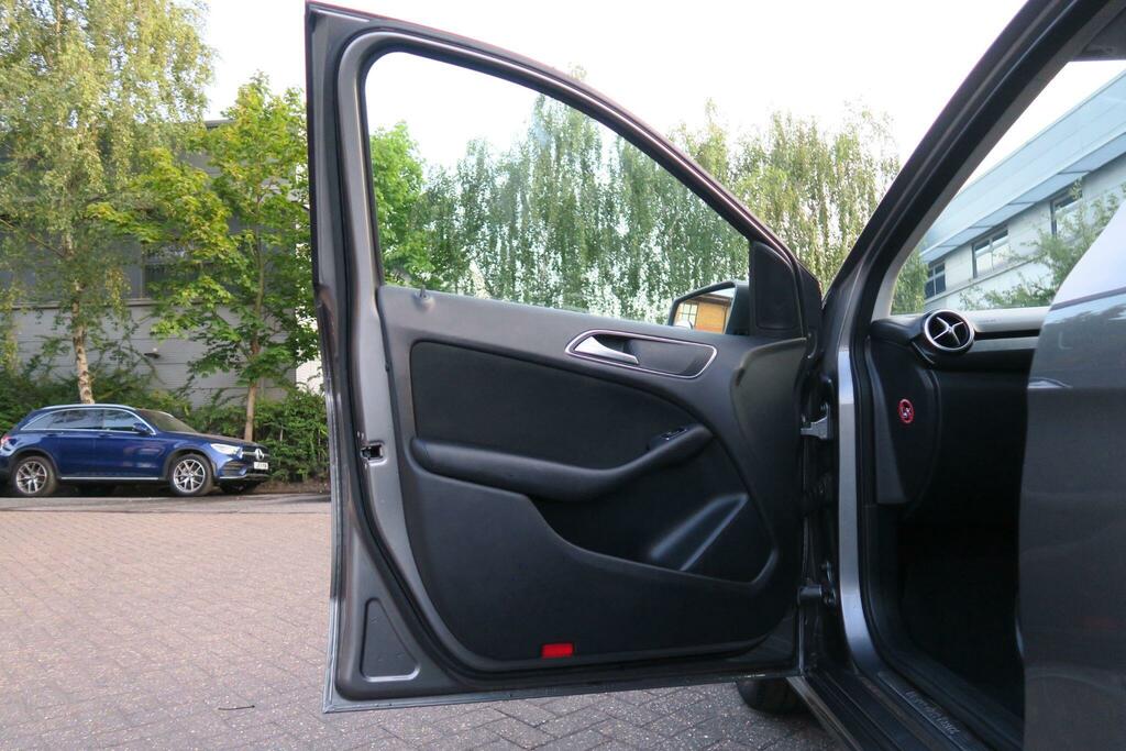 Mercedes-Benz B Class Sport Black #12