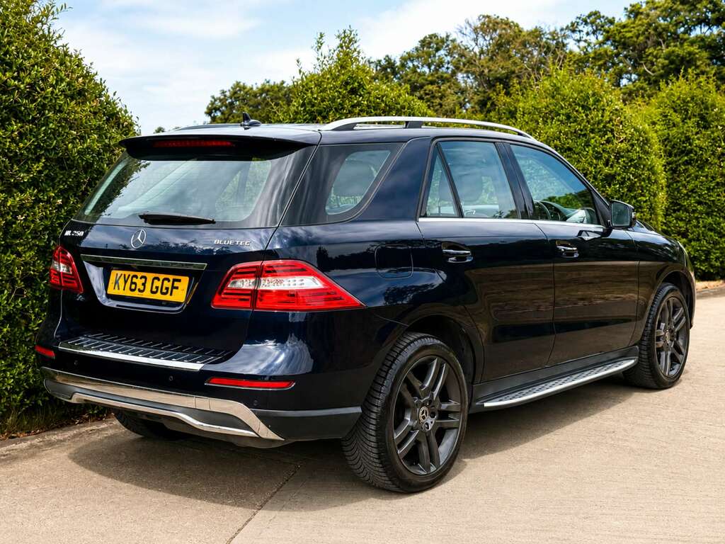 Mercedes-Benz M Class 2.1 Ml250 Se Bluetec 4Wd Blue #2