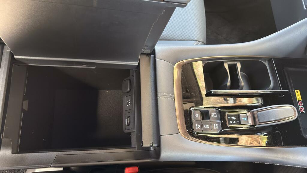 Toyota Alphard Petrol #36
