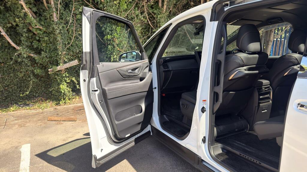 Toyota Alphard Mpv Black #81