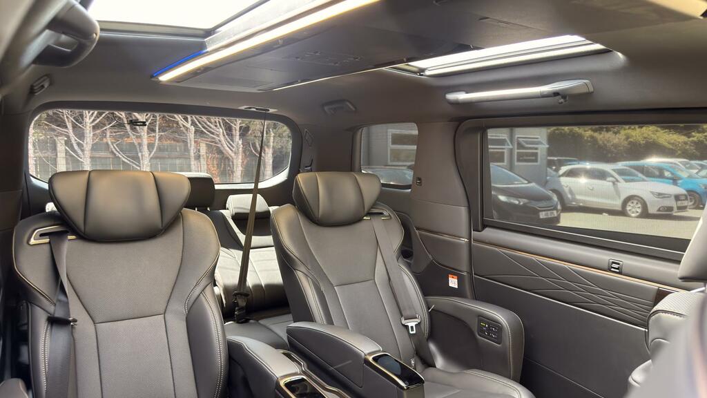Toyota Alphard Petrol #83