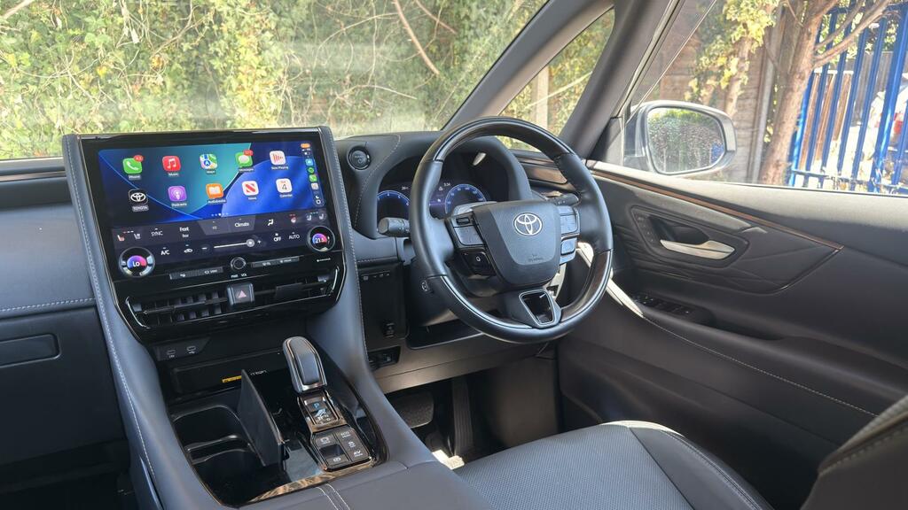 Toyota Alphard Petrol #32