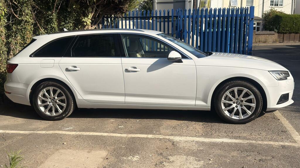 Audi A4 Avant Black Edition White #5