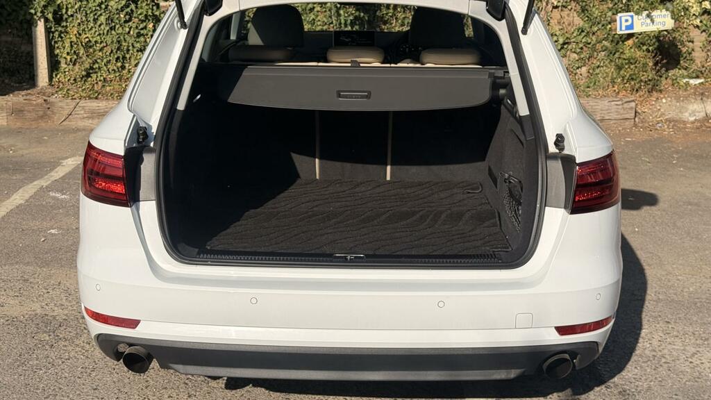 Audi A4 Avant Black Edition White #6