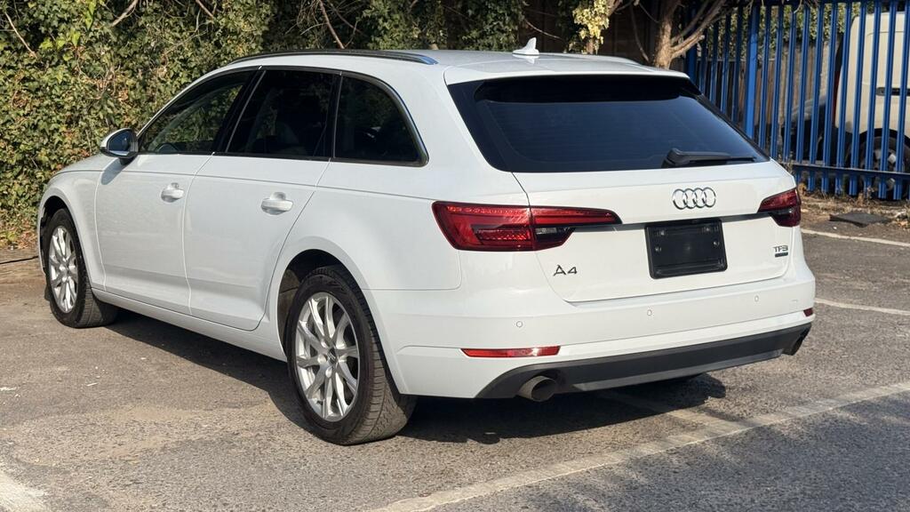 Audi A4 Avant Black Edition White #4