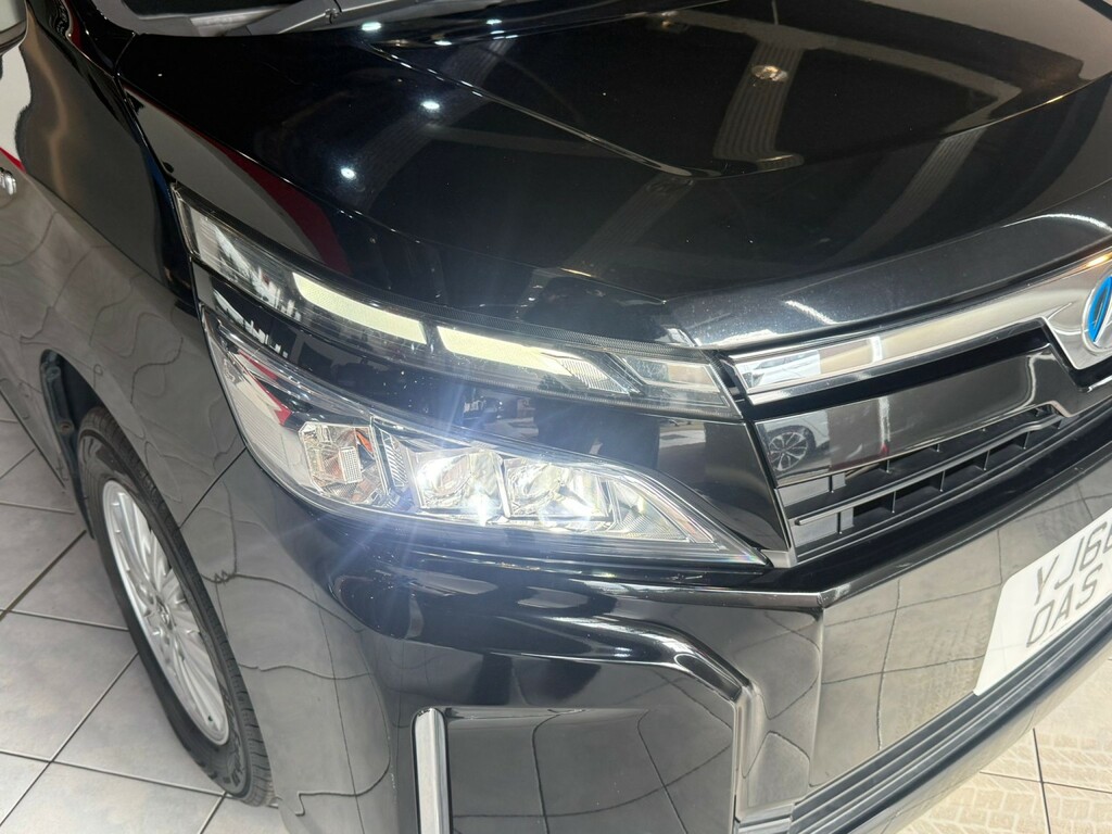 Toyota Noah Mpv 202626 Black #3