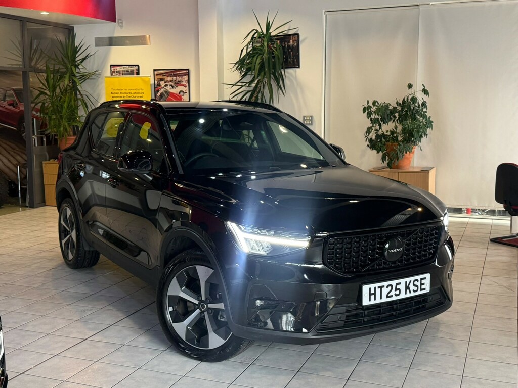 Volvo XC40 2.0 Plus Dark B4 197 Hp Black