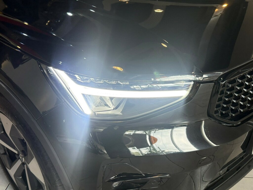 Volvo XC40 2.0 Plus Dark B4 197 Hp Black #3