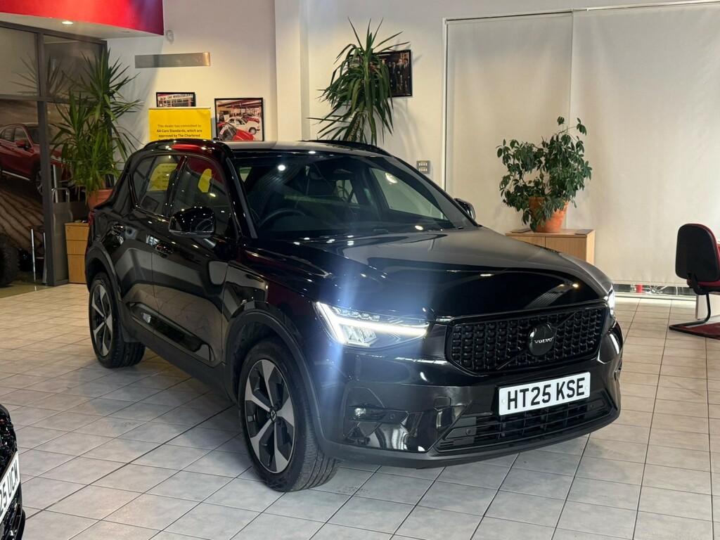 Volvo XC40 2.0 Plus Dark B4 197 Hp Black #2