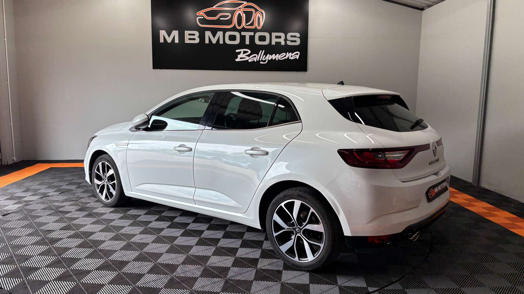 Renault Megane Iconic Tce White #2