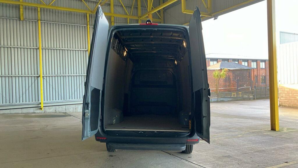 Mercedes-Benz eSprinter Pro Blue #13