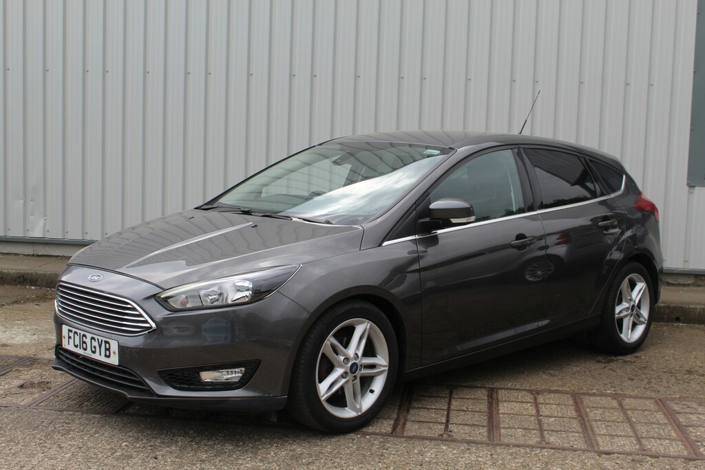 Ford Focus Hatchback 1.5 Tdci Zetec 2016 FC16GYB Grey #4