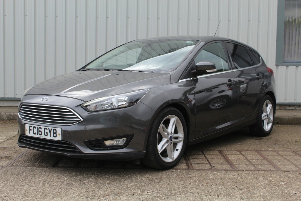 Ford Focus Hatchback 1.5 Tdci Zetec 2016 FC16GYB Grey #2