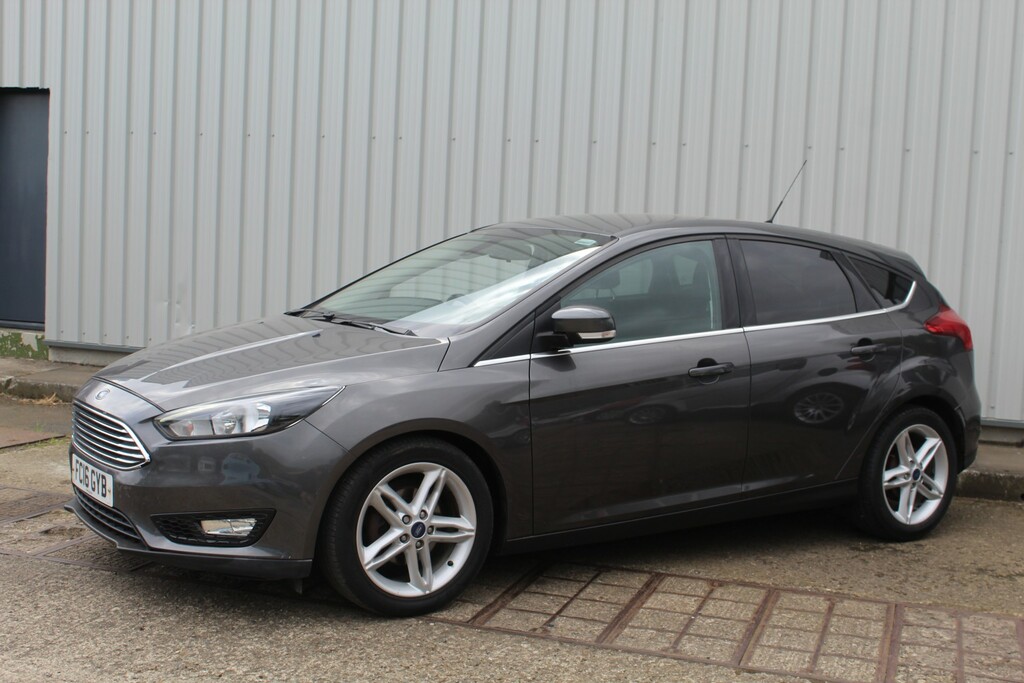 Ford Focus Hatchback 1.5 Tdci Zetec 2016 FC16GYB Grey #6