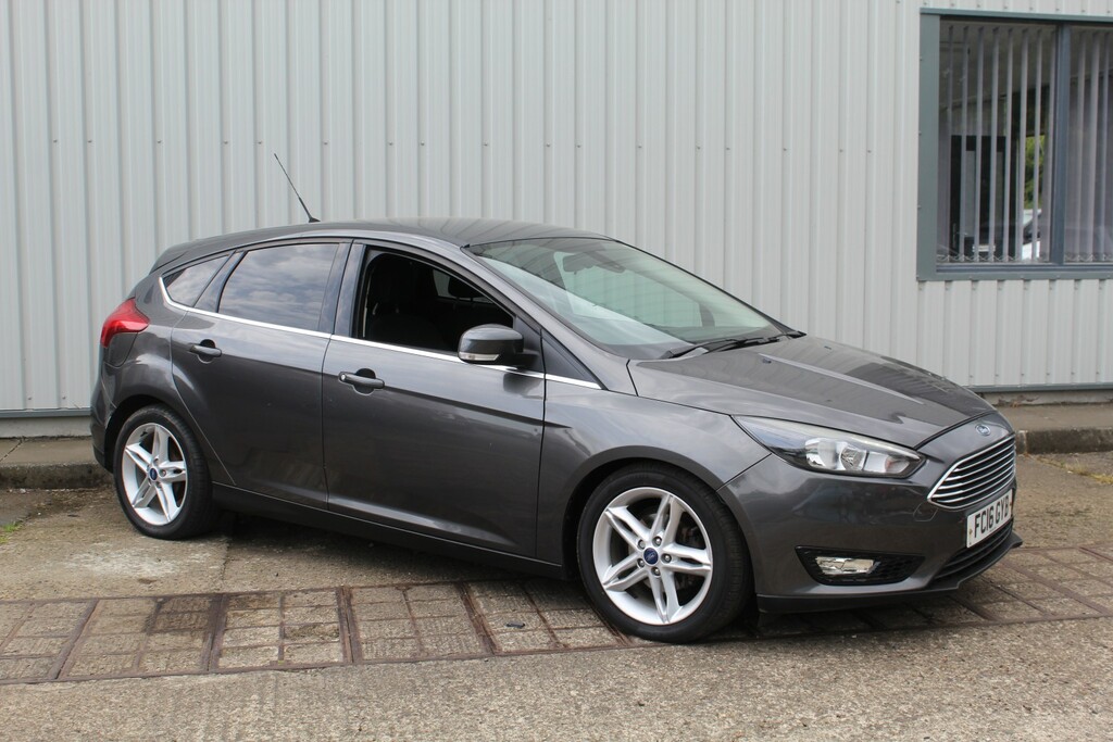 Ford Focus Hatchback 1.5 Tdci Zetec 2016 FC16GYB Grey #5