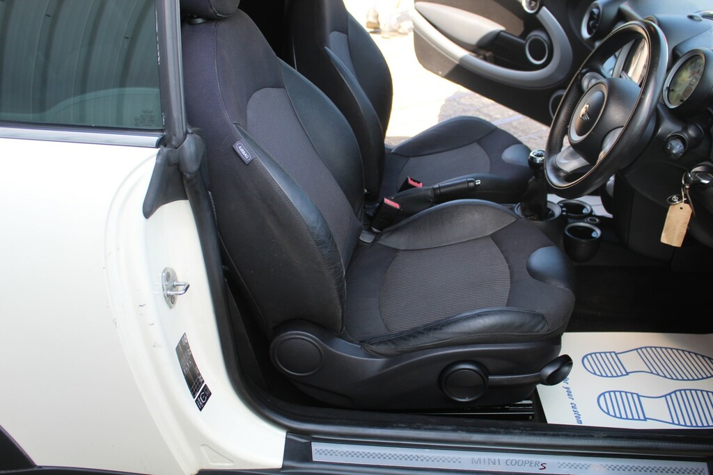 Mini Convertible 1.6 Cooper White #15