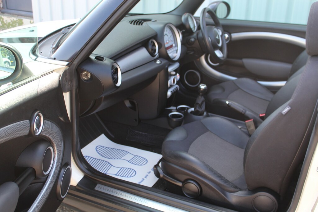 Mini Convertible 1.6 Cooper White #11