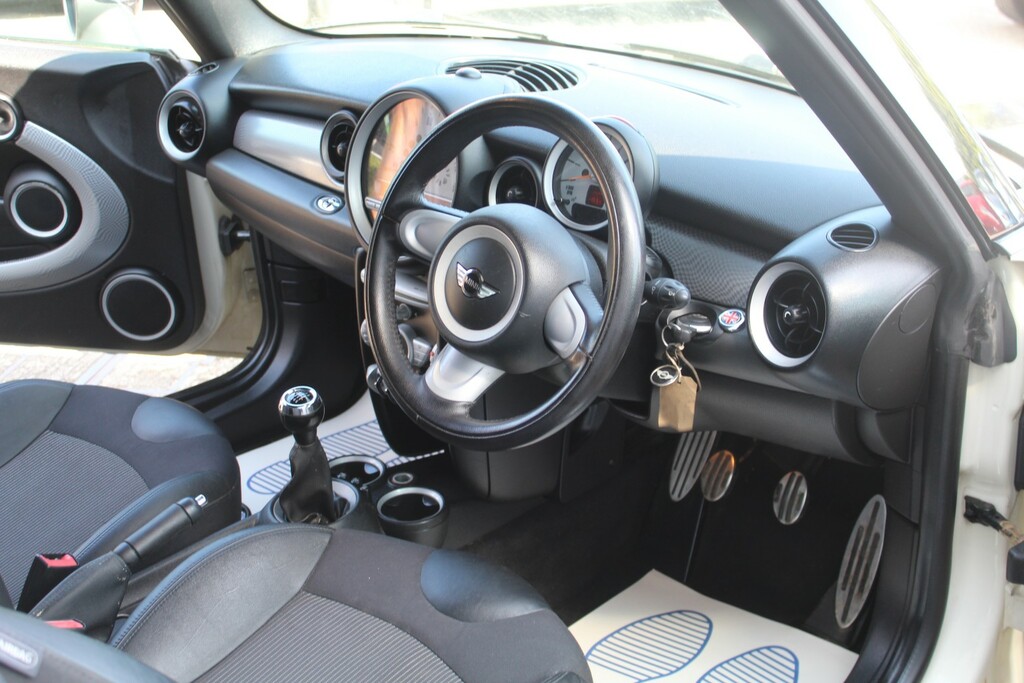 Mini Convertible 1.6 Cooper White #16