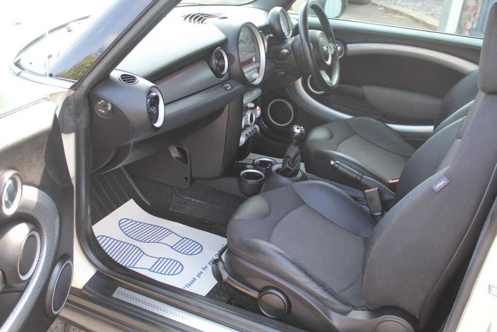 Mini Convertible 1.6 Cooper White #13