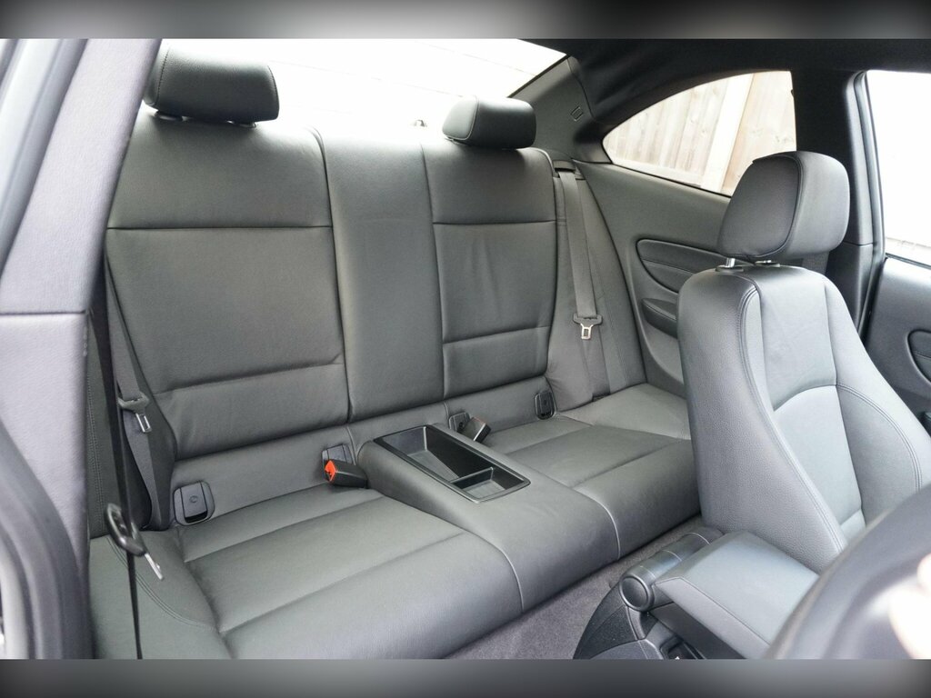 BMW 1 Series Hatchback Black #9