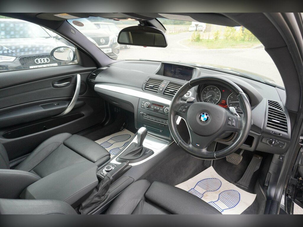 BMW 1 Series Hatchback Black #19