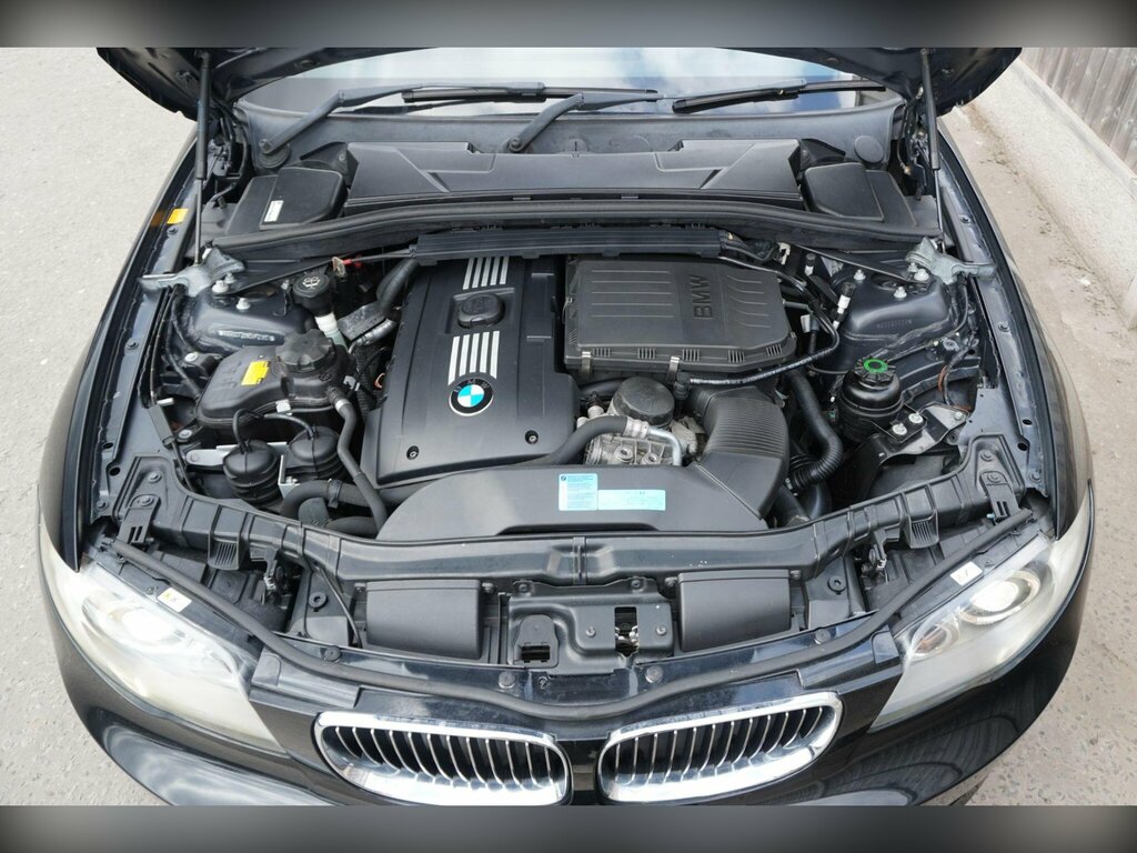 BMW 1 Series Hatchback Black #15