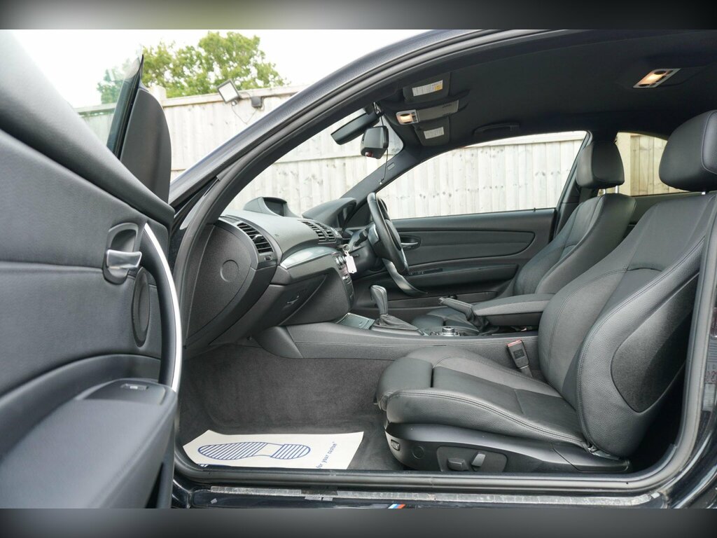 BMW 1 Series Hatchback Black #20