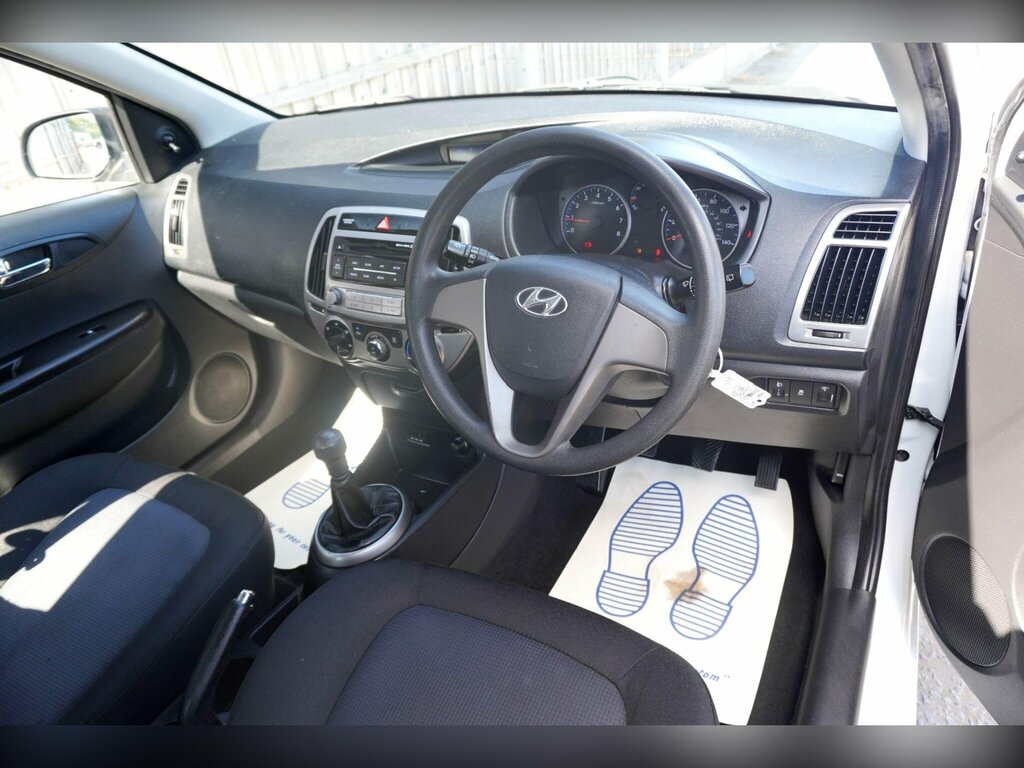 Hyundai I20 Active White #15