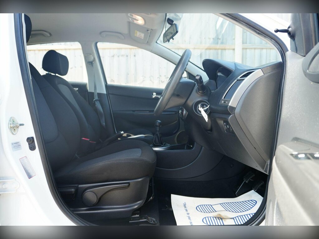 Hyundai I20 Active White #13