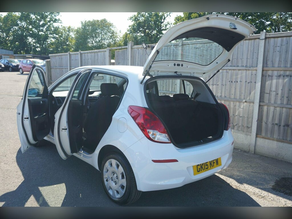 Hyundai I20 Active White #11