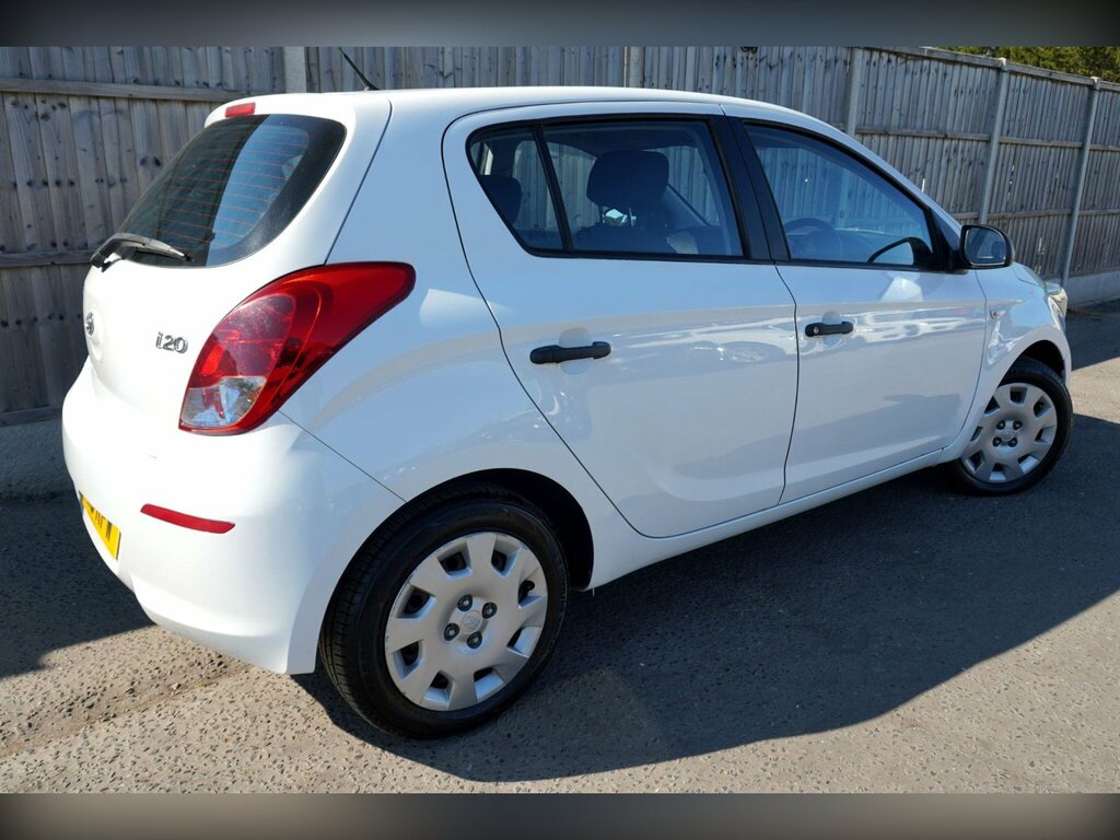 Hyundai I20 Active White #22