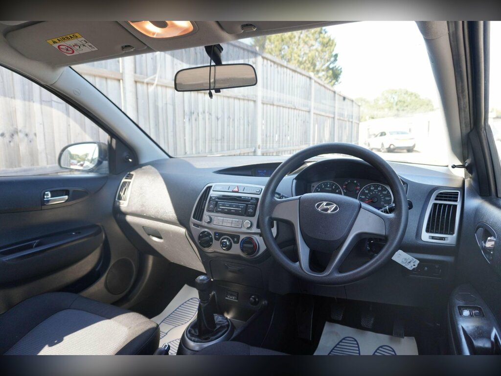 Hyundai I20 Active White #16