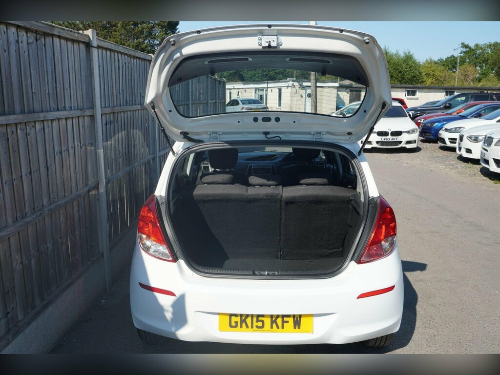 Hyundai I20 Active White #9