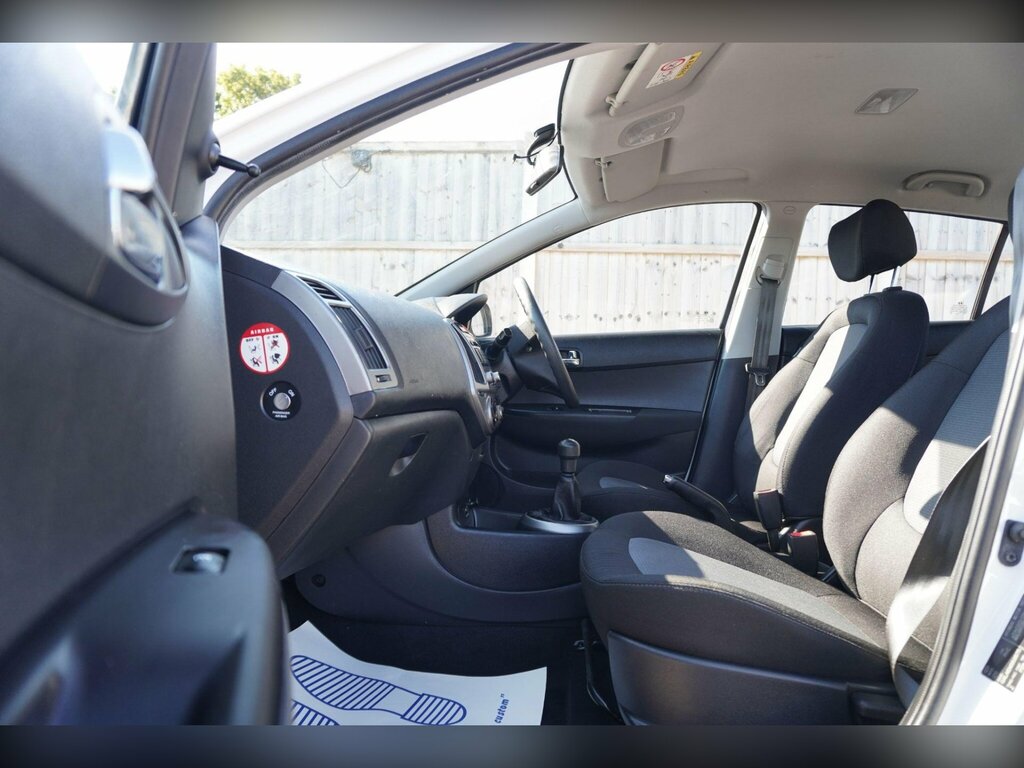 Hyundai I20 Active White #17