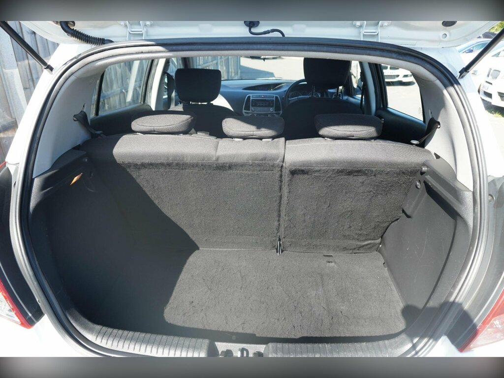 Hyundai I20 Active White #10