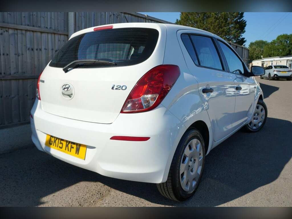 Hyundai I20 Active White #18