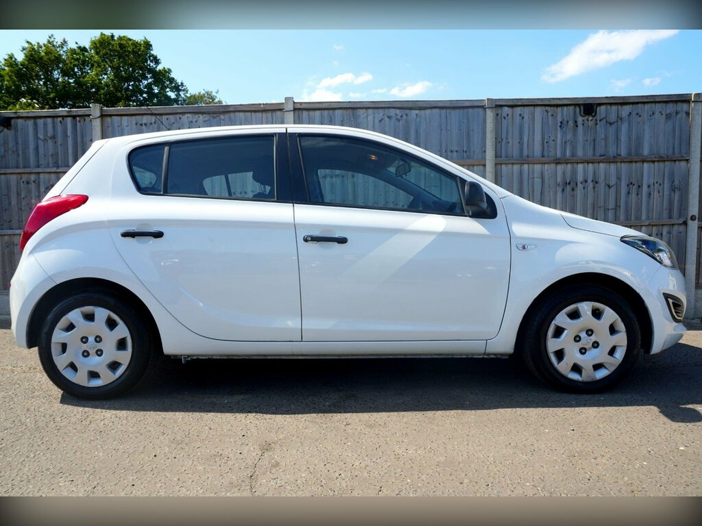 Hyundai I20 Active White #23