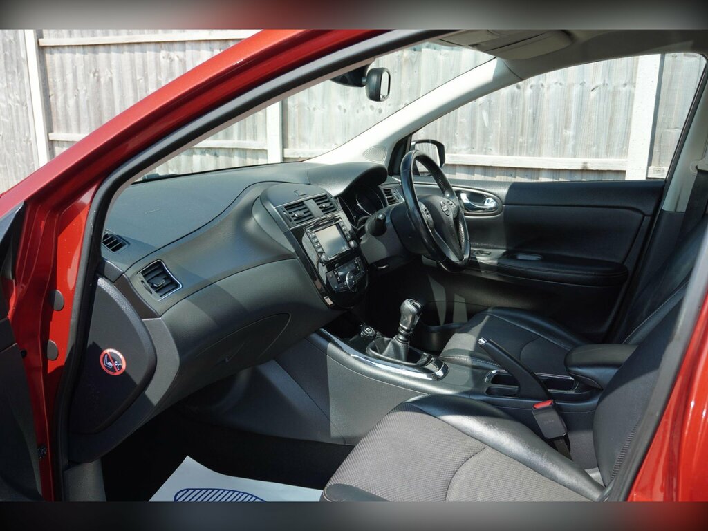 Nissan Pulsar Hatchback White #15