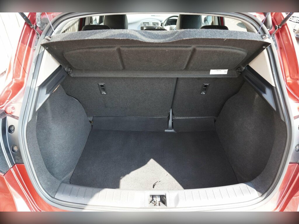 Nissan Pulsar Hatchback White #10