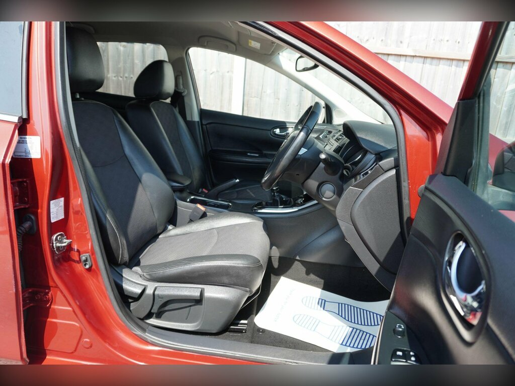 Nissan Pulsar Hatchback White #14