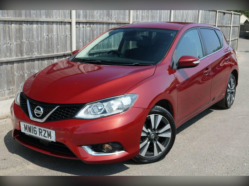 Nissan Pulsar Hatchback White #17