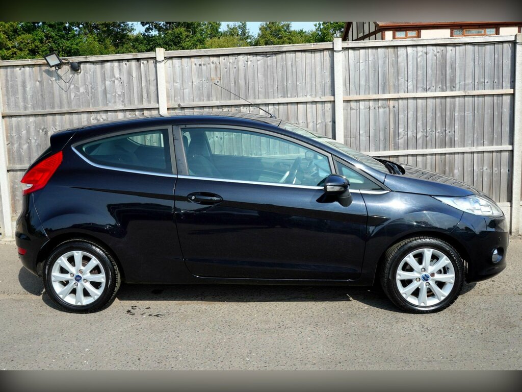 Ford Fiesta 1.6 Titanium 118 Bhp Black #3